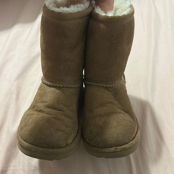 UGG Tan Accessories with Plush Sheepskin Lining - Picture 1 of 4